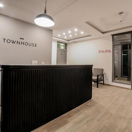 Townhouse 330 Dlf Phase-2 Near Leisure Valley Park Gurgaon Eksteriør billede