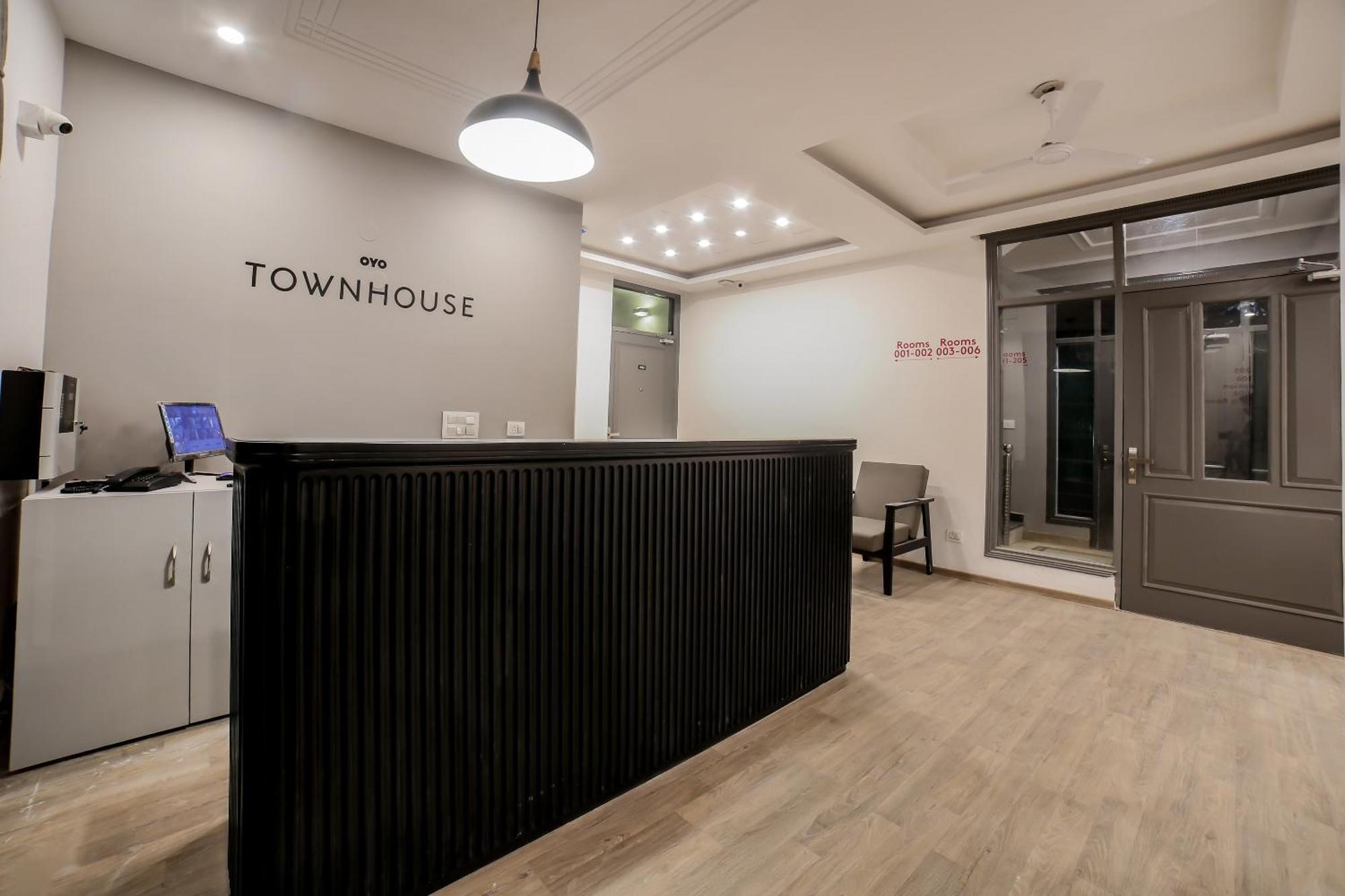 Townhouse 330 Dlf Phase-2 Near Leisure Valley Park Gurgaon Eksteriør billede